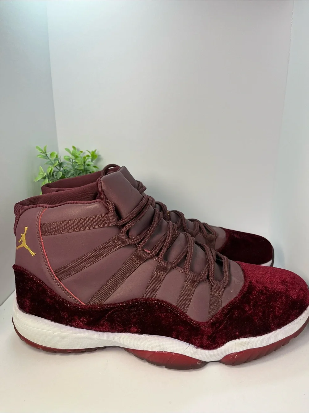 Air Jordan 11 Retro Heiress Velvet Night Maroon / Metallic Gold